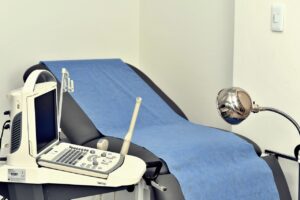 生理が遅れる理由と妊娠検査について相談するべきタイミングは？